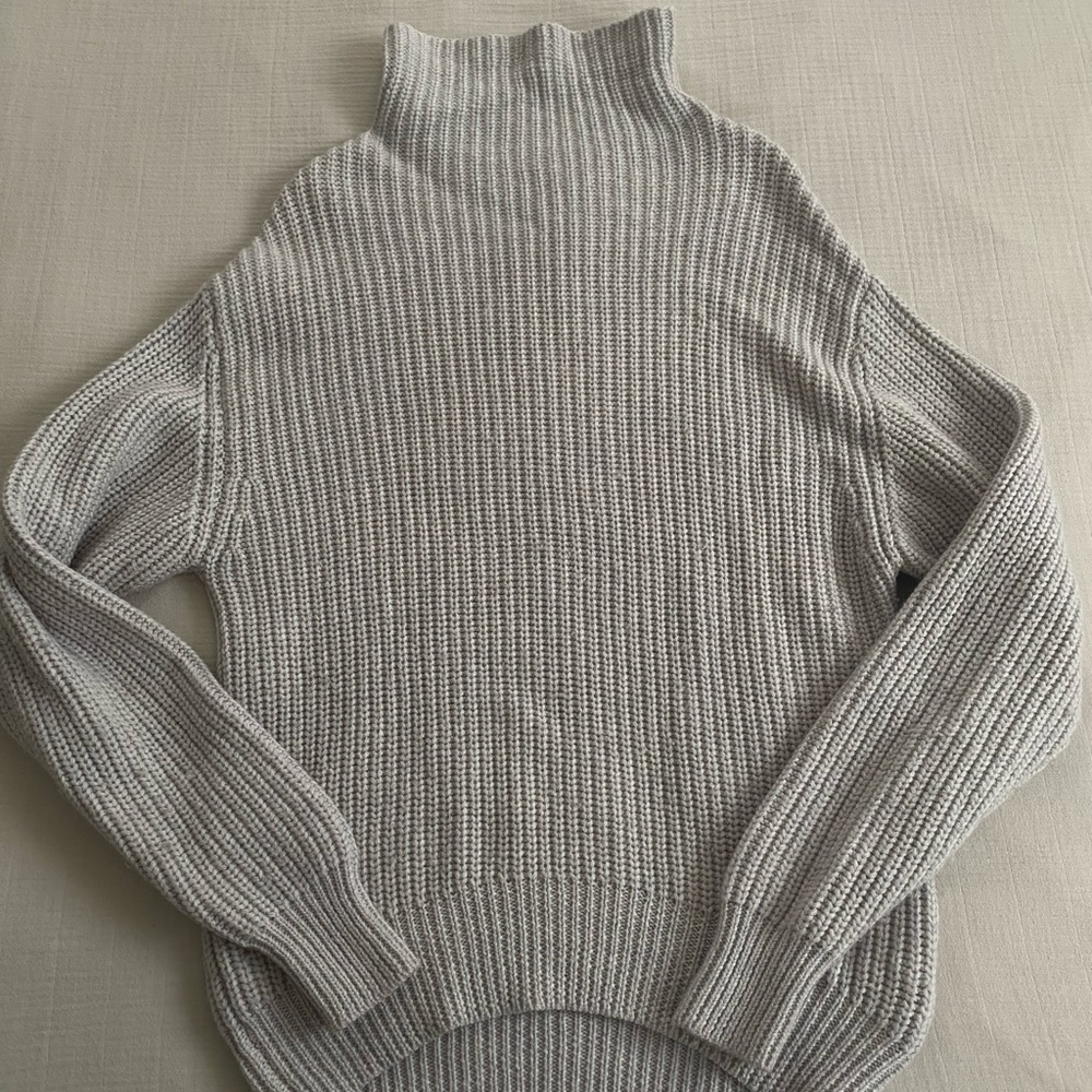 Aritzia Wilfred sweater